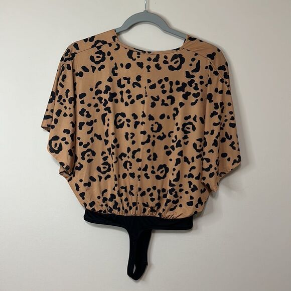 ASOS DESIGN angel sleeve wrap bodysuit in animal print - Picture 4 of 4